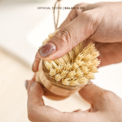 Balance.co Natural Kitchen Cleaning Brush | Bamboo Handle & Coconut Fibre Bristles | Berus Dapur